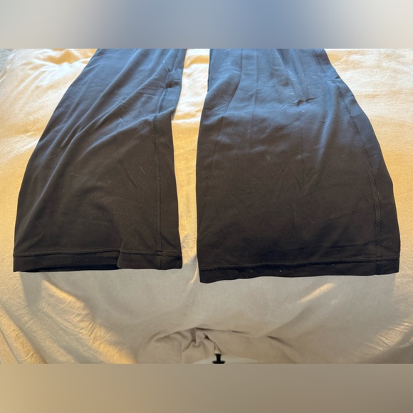 Lululemon Groove Nulu Super-High-Rise Flared Pant - Size 6 - Picture 7 of 9